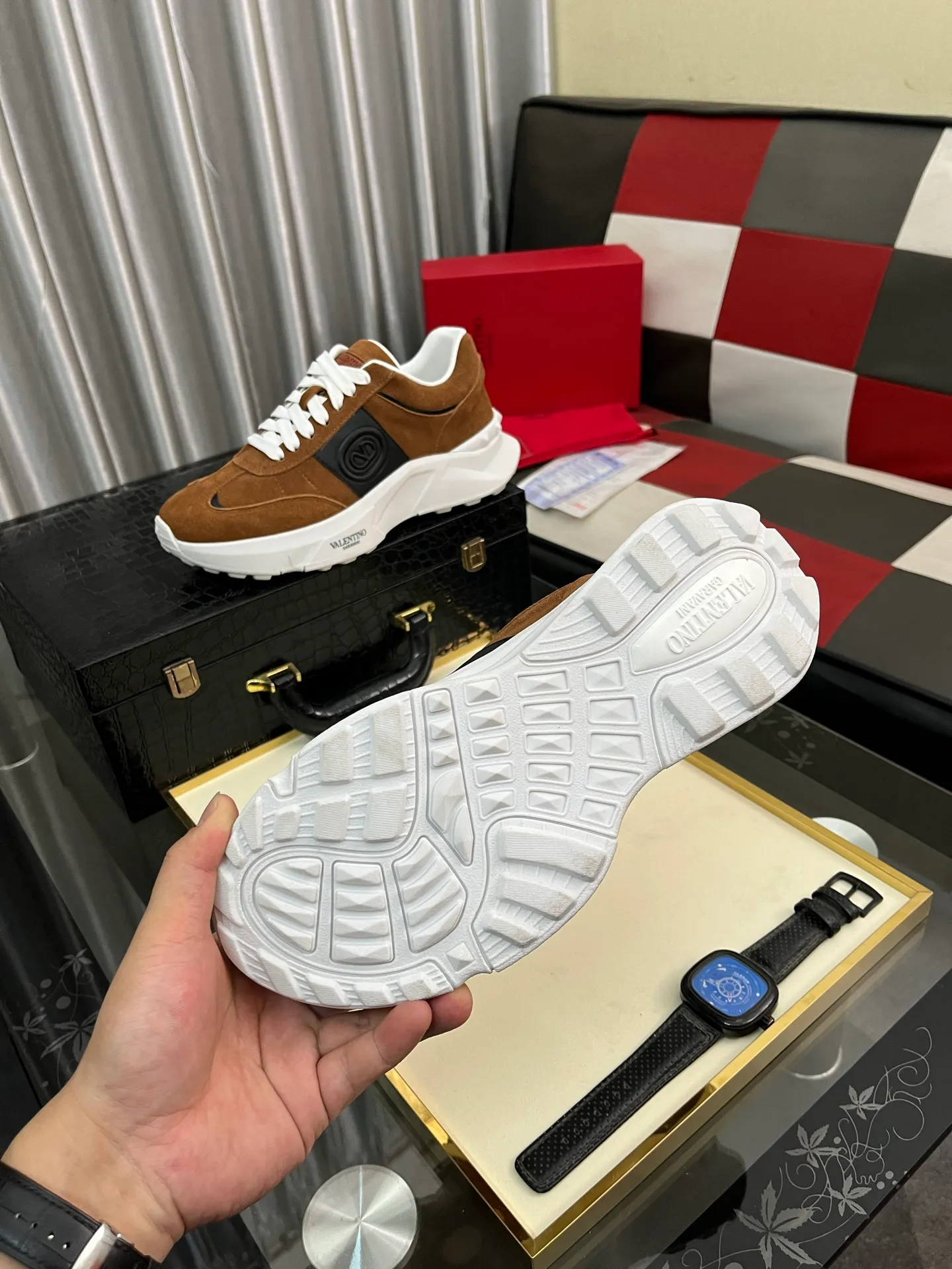Men's shoes 💰480⌚️⌚️ VALENTINO Valentino's 2024 ss spring and summer new hot casual sports shoes, imported elastic fabric upper ➕The heel is Warren's exclusive rivet shape. The whole is very representative, the combined outsole is really easy to wear and very comfortable on the foot ~ Comes with **4 cm, classic, comfortable and versatile! Size: 38-442️⃣Colors available